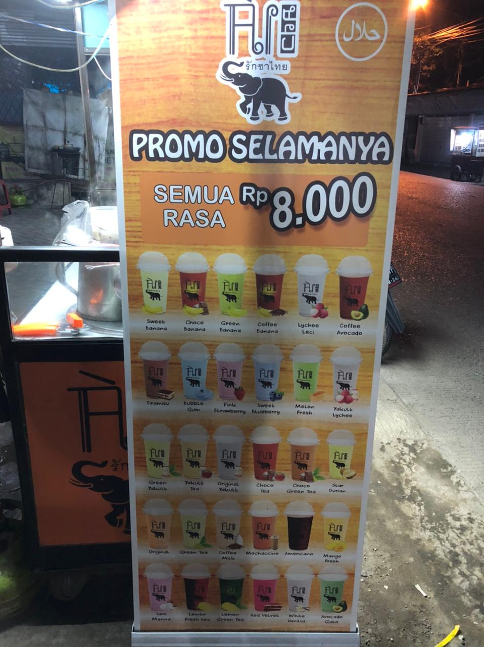 Aneka Minuman Ai Chan Thai yang berlokasi di Jalan Raya Kresek, Tangerang, Senin 30 Agusutus 2021.