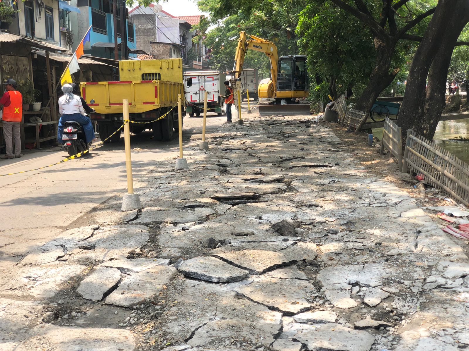 Kondisi Jalan Halim Perdana Kusuma, Kota Tangerang dalam proses perbaikan jalan, Rabu 8 September 2021 pagi.