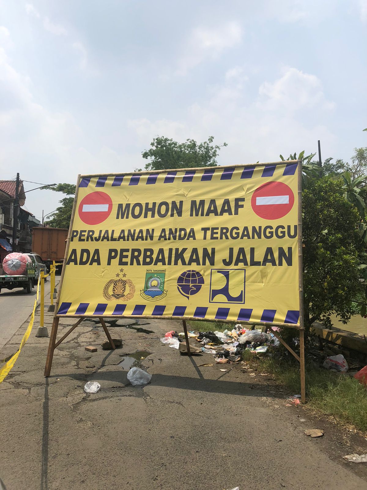 Kondisi Jalan Halim Perdana Kusuma, Kota Tangerang dalam proses perbaikan jalan, Rabu 8 September 2021 pagi.