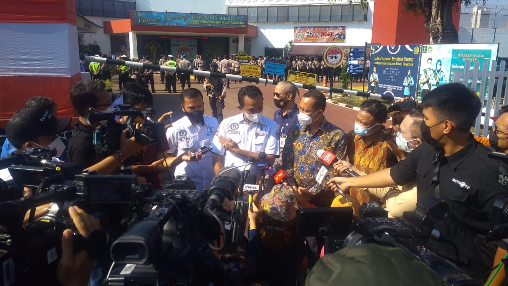 Ketua Komisi Nasional Hak Asasi Manusia (Komnas HAM) Ahmad Taufal Damanik saat menyampaikan keterangan pers di Lapas Kelas 1 Tangerang.