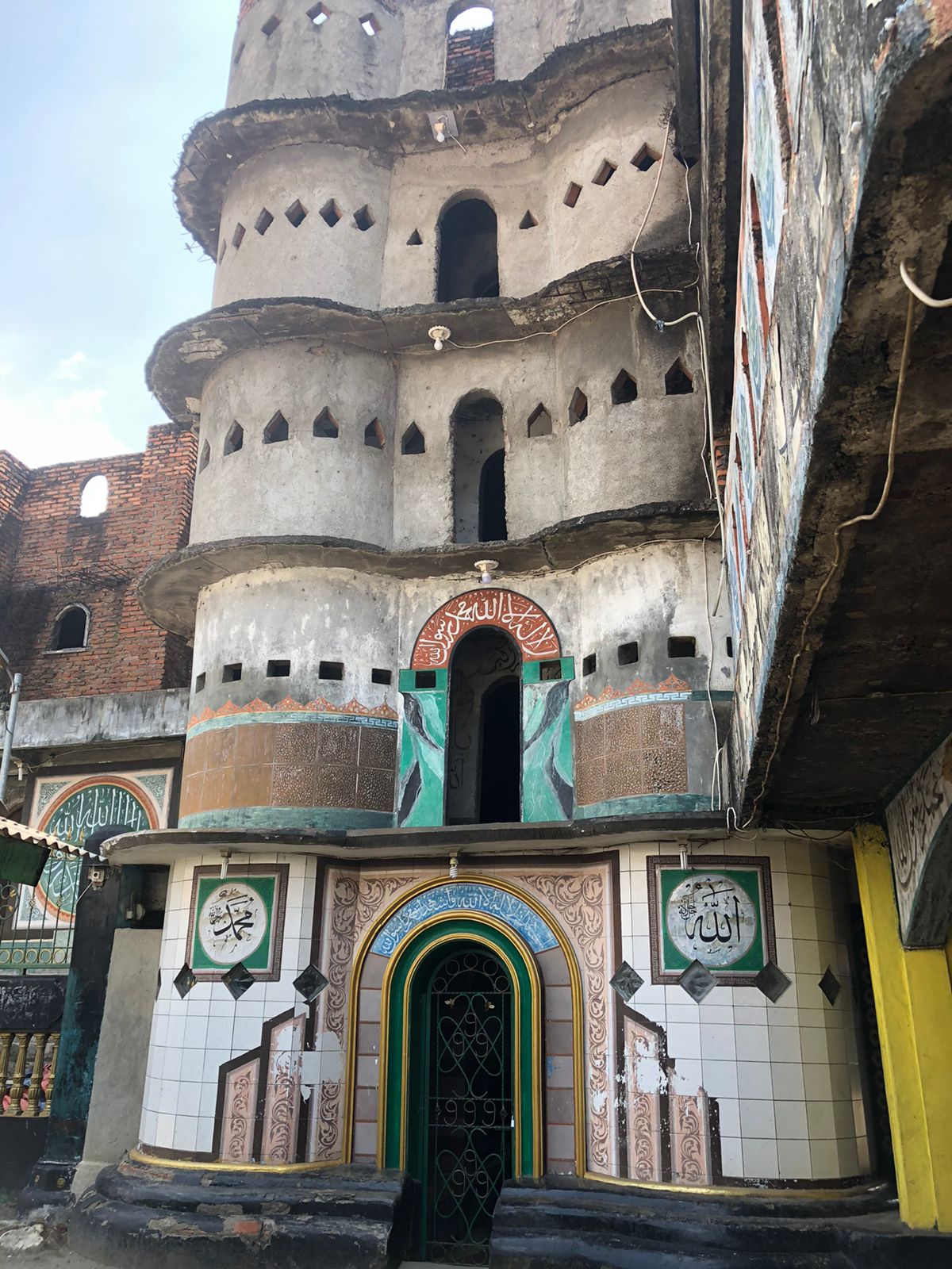 Masjid Pintu 1000 Tangerang.