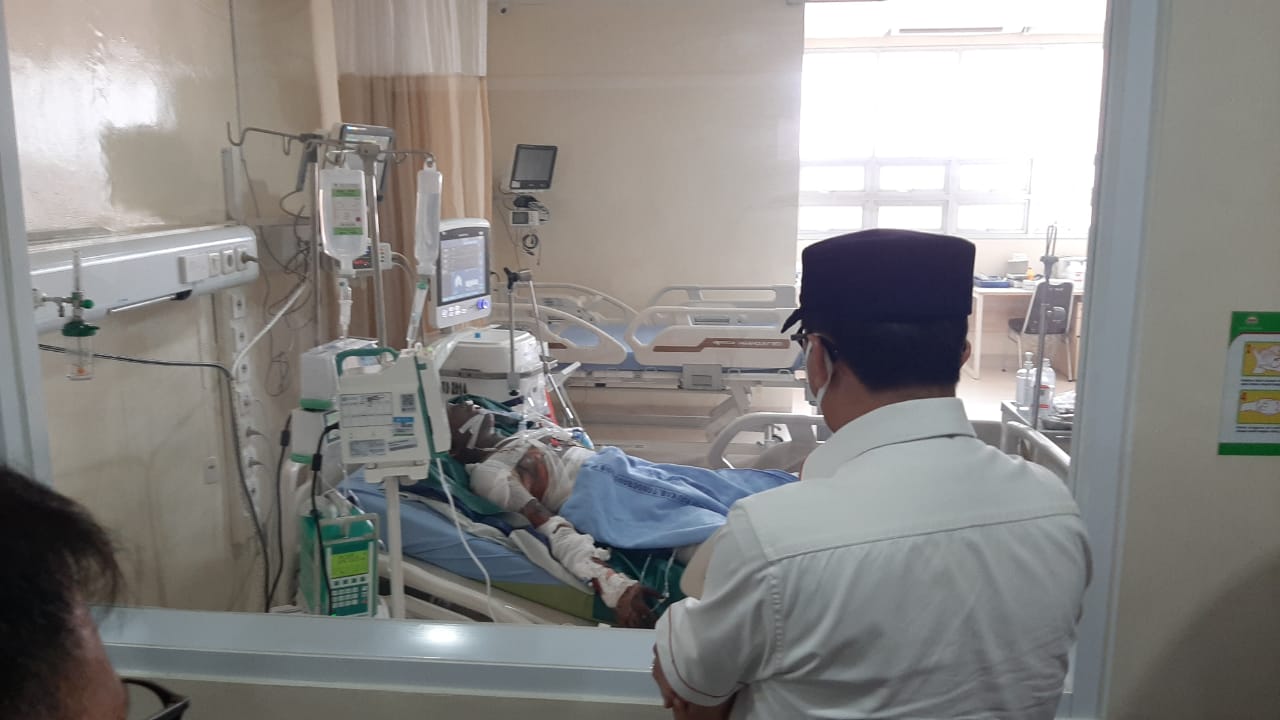 	Menteri Hukum dan HAM Yasonna Laoly mengunjungi narapidana yang dirawat dalam insiden terbakarnya Lapas Kelas 1 Tangerang.