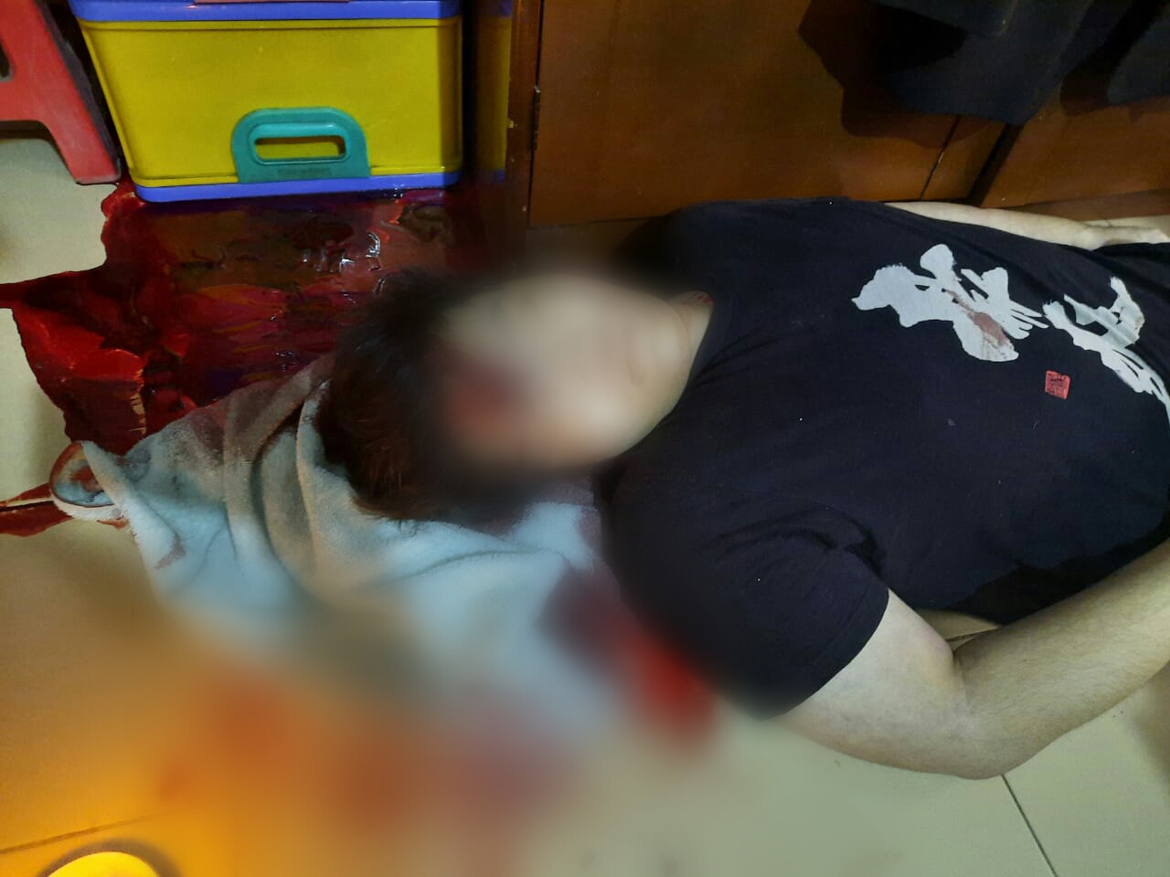 Seorang remaja tewas bunuh diri di rumahnya, yang berlokasi di Klaster Italy, Perumahan Banjar Wijaya, Kecamatan Cipondoh, Kota Tangerang.