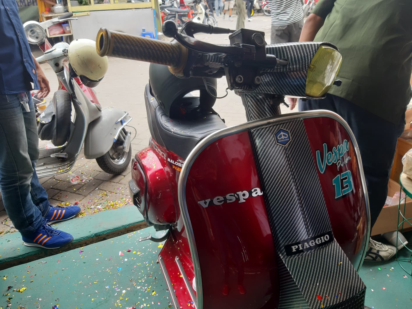 	Skuter Klasik jenis Vespa Pvlen.