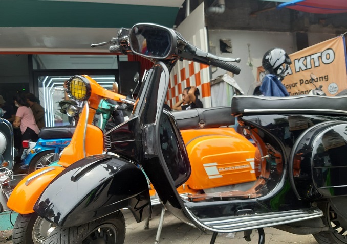 Skuter Klasik jenis Vespa Pvlen.