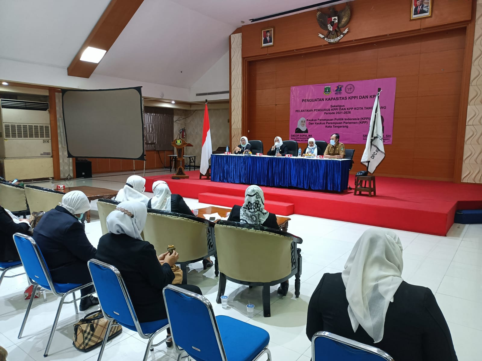 Kegiatan penguatan kapasitas KPPI dan KPP sekaligus pelantikan pengurus KPPI dan KPP Kota Tangerang periode 2021-2026 di Ruang Al Amanah, Puspemkot Tangerang