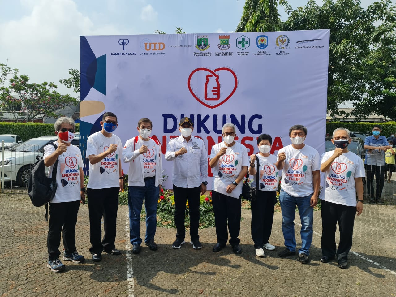 Bupati Tangerang Ahmed Zaki Iskandar meninjau langsung pelaksanaan vaksinasi 2.000 warga di Sekolah Tarsisius, Vireta, Pasar Kemis, Kabupaten Tangerang, Rabu 29 September 2021.