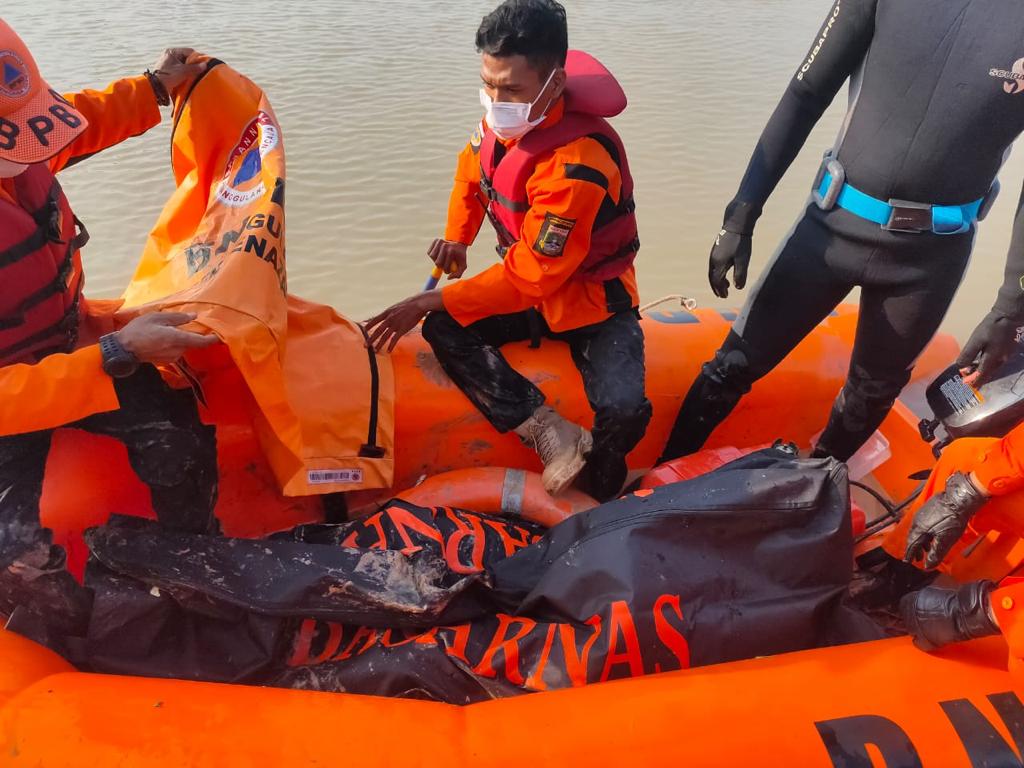 Seorang bocah perempuan yang tenggelam di Danau Galian Pasir Kemiri, Kabupaten Tangerang, berhasil ditemukan oleh Tim SAR gabungan, Rabu 29 September 2021 pagi .