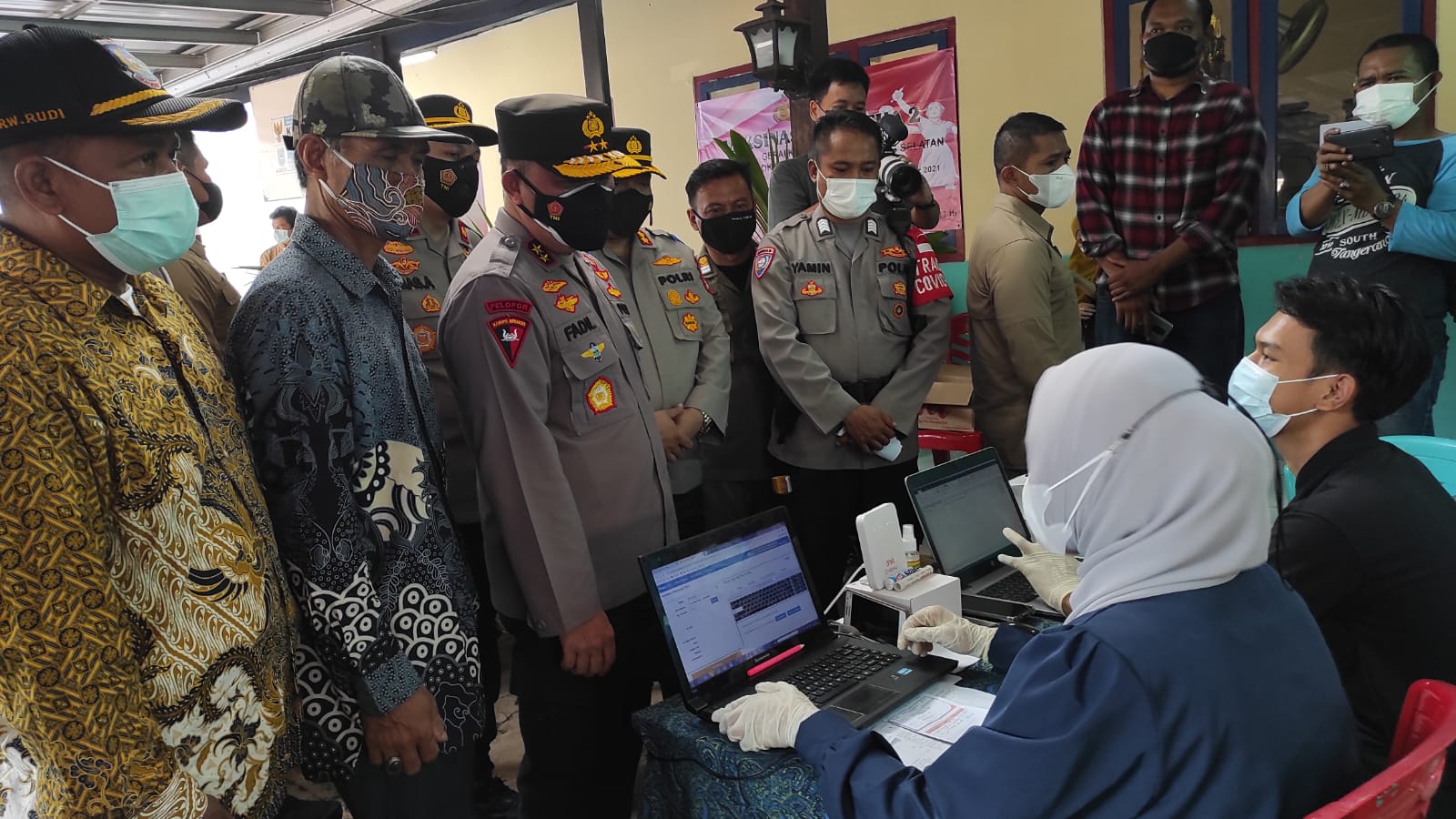 	Kegiatan vaksinasi guna mencegah penyebaran Covid-19