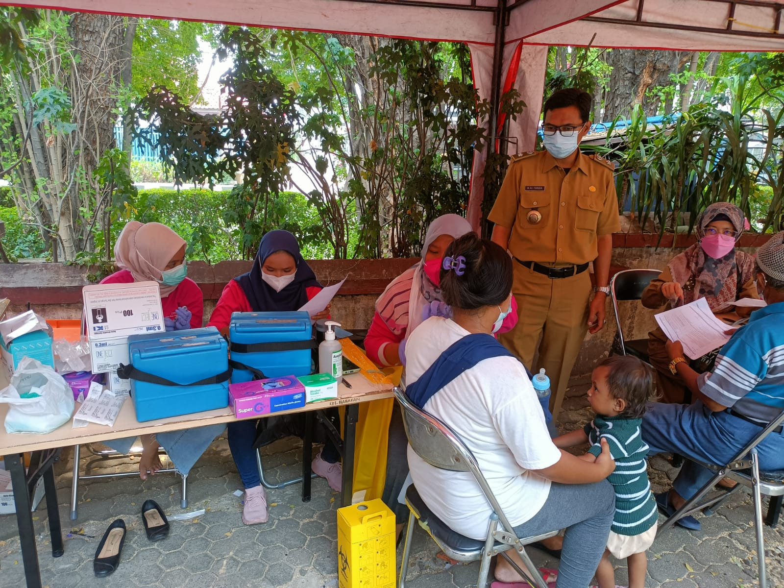 Kegiatan vaksinasi guna mencegah penyebaran Covid-19.
