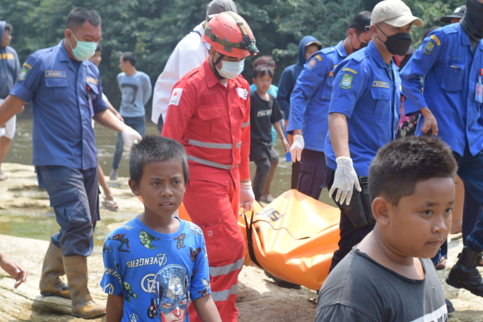 	Jenazah seorang pria manusia silver yang sempat tenggelam dua hari akhirnya ditemukan di Sungai Cisadane, Kota Tangerang.