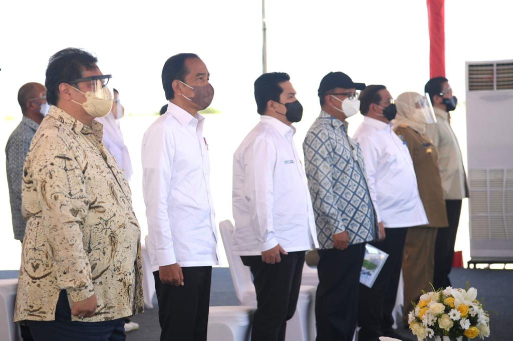 Menko Perekonomian Airlangga Hartarto bersama presiden Republik Indonesia Joko Widodo (Jokowi).