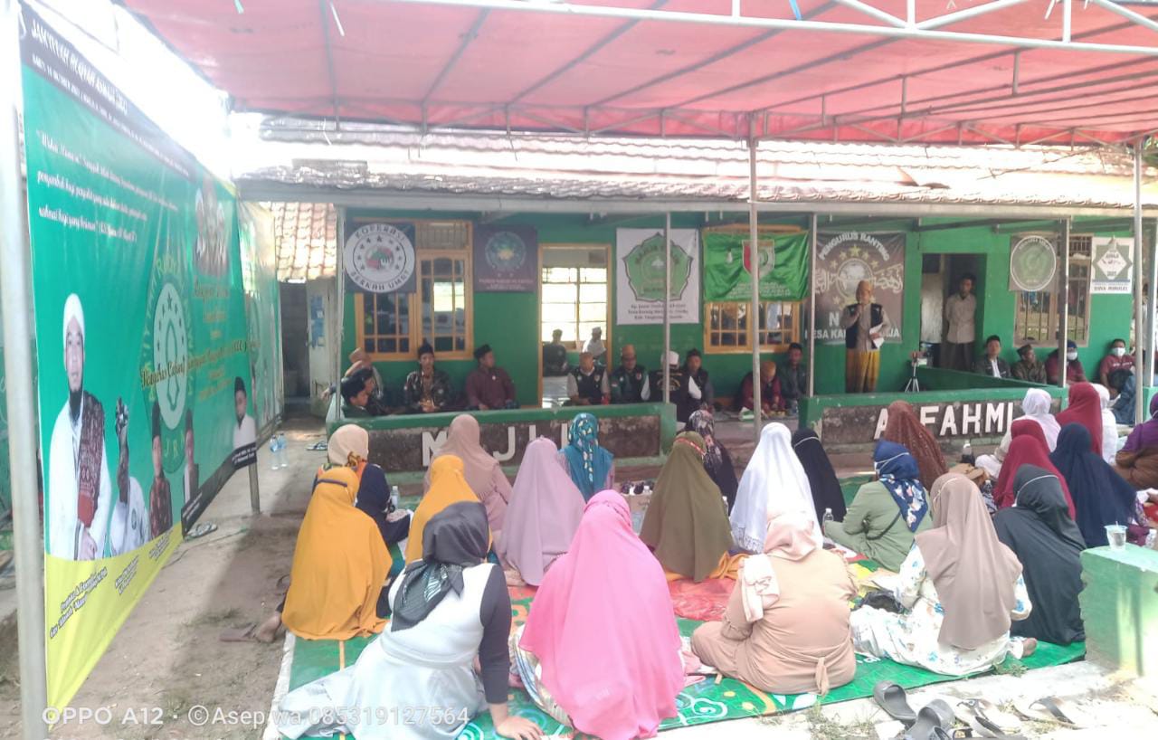 Kegiatan ruqyah massal di Majlis Al-Fahmiy Kp Cinibung Janur, Desa Karang Harja Kecamatan Cisoka, Tangerang Banten.