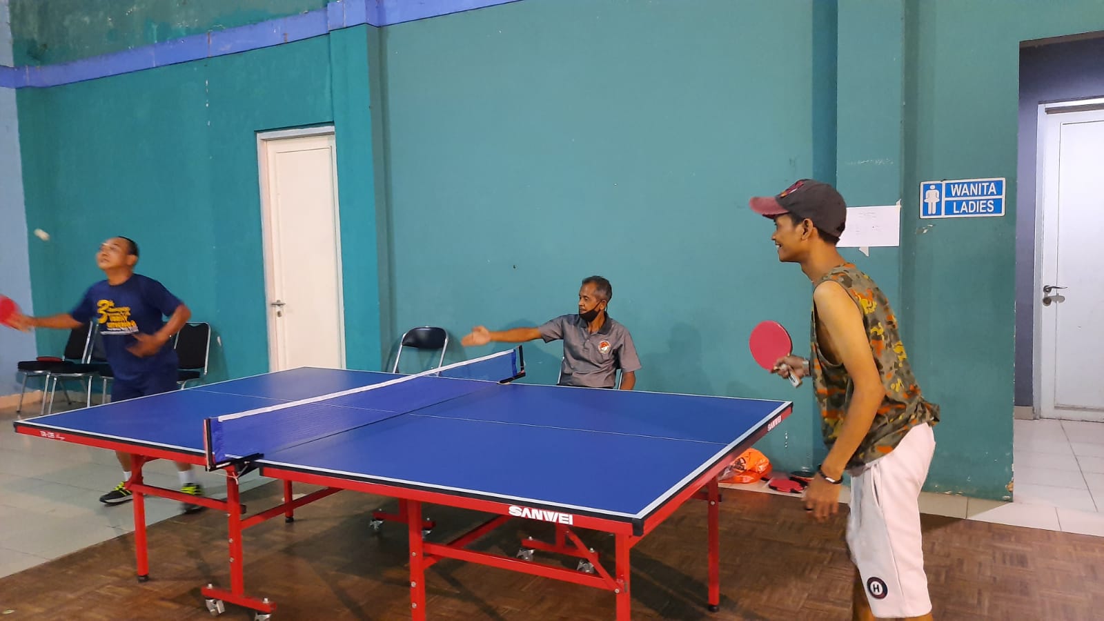 Kelompok Kerja Wartawan Harian Tangerang Raya (Pokja WHTR) menyabet dua piala cabang olahraga badminton dalam lomba antar wartawan yang diselenggarakan Seksi Wartawan Olahraga (SIWO) Persatuan Wartawan Indonesia (PWI) Kabupaten Tangerang.