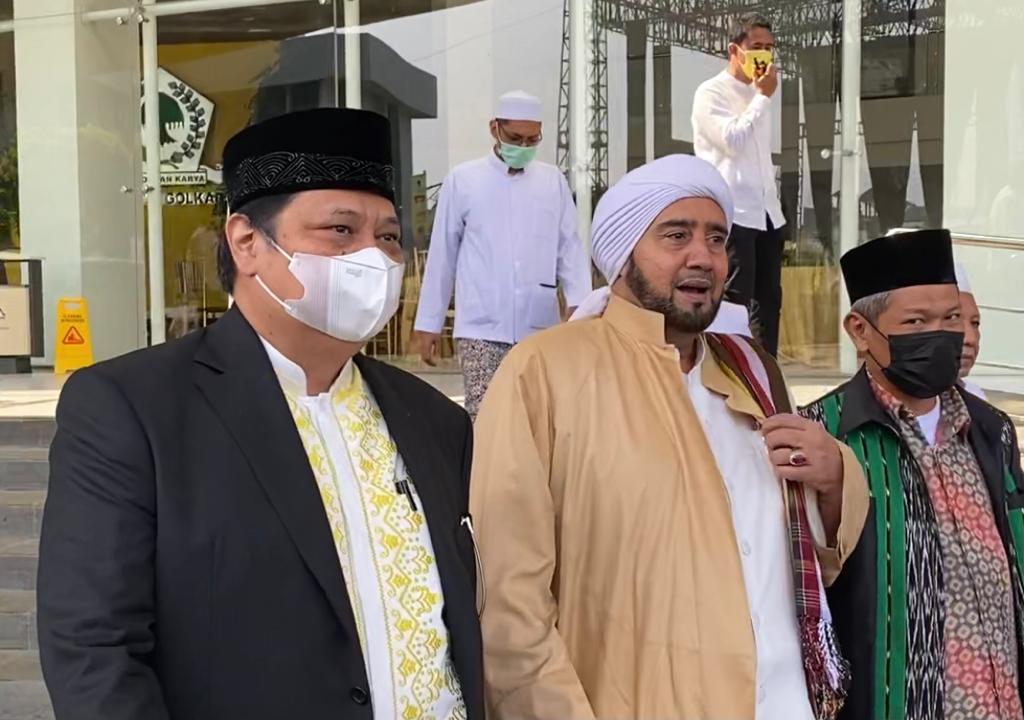 DPP Partai Golkar menggelar shalawat merayakan Maulid Nabi Muhammad SAW bersama Habib Syekh Abdul Qodir Assegaf dan Ustaz Yusuf Mansur, Minggu (24/10/2021).