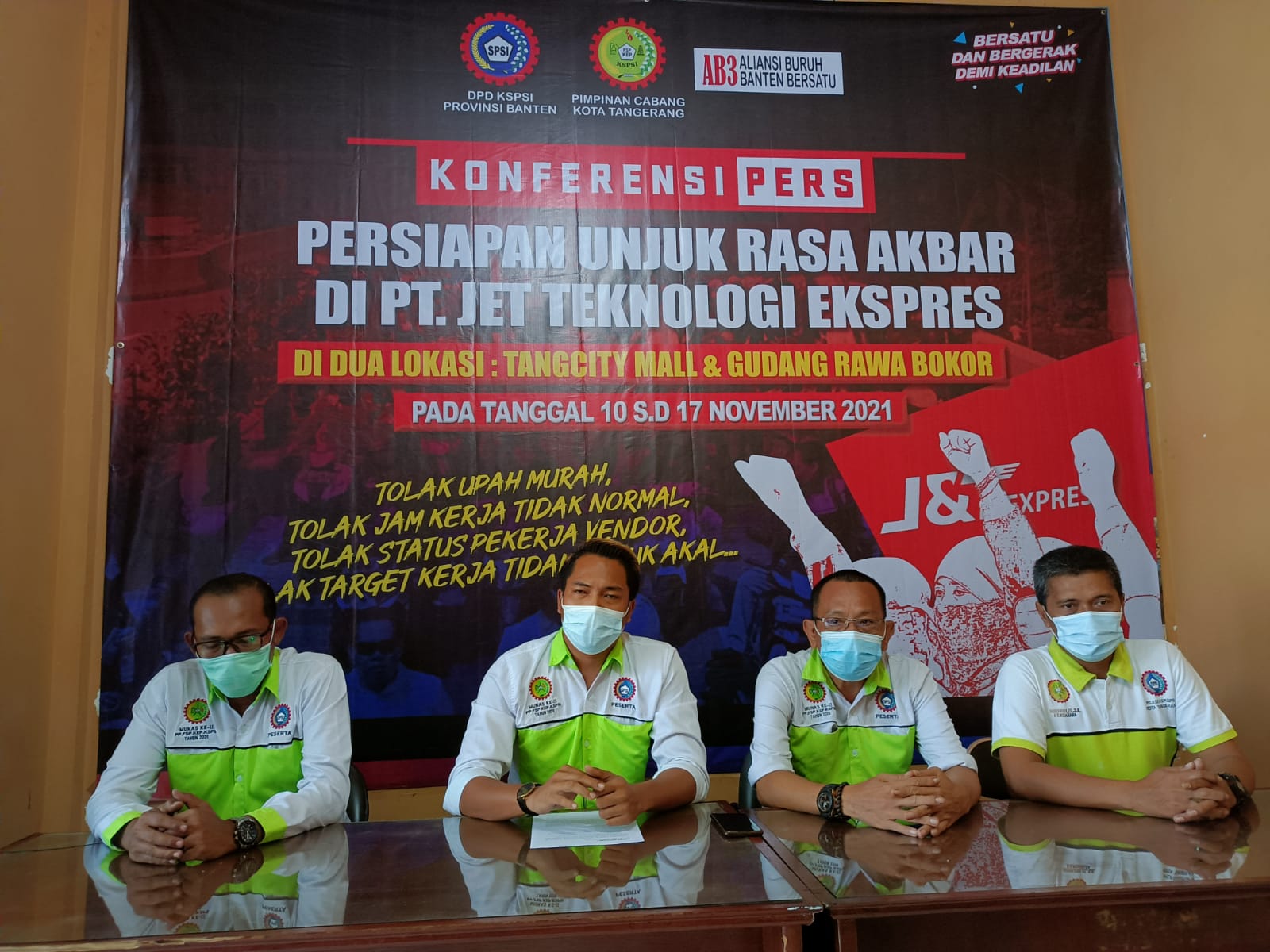 Massa gabungan menyatakan akan menggelar aksi unjuk rasa di kantor dan gudang J&T Kota Tangerang selama tujuh hari berturut-turut.