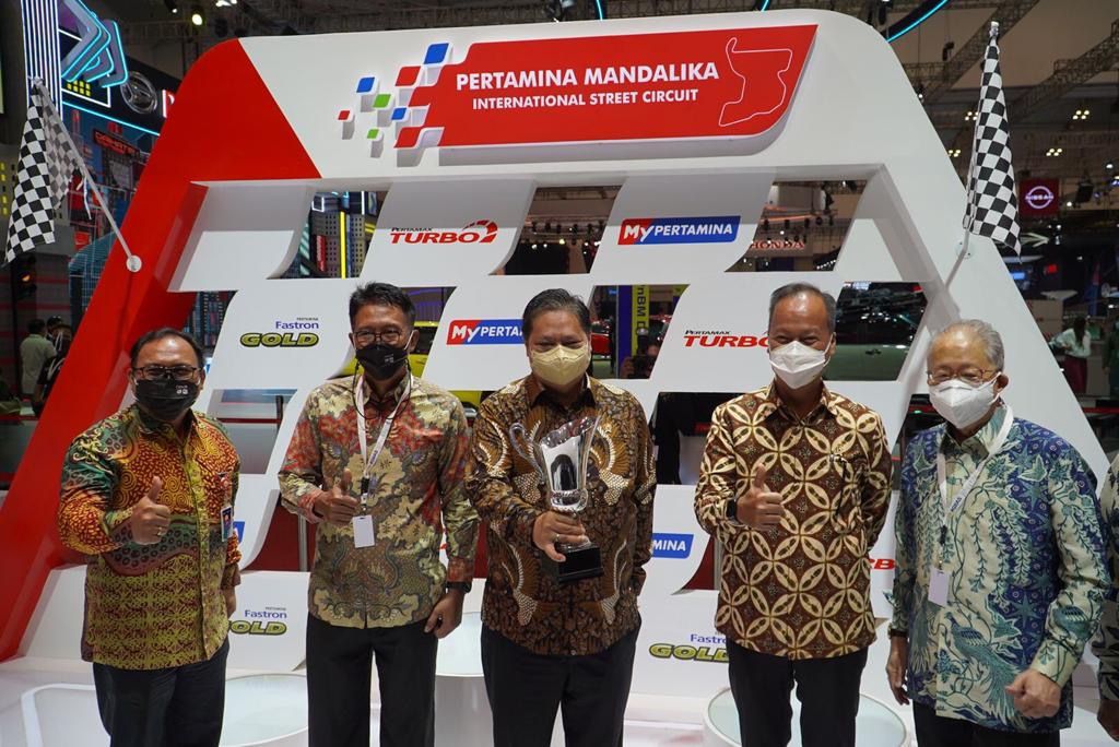 Airlangga Hartanto resmi membuka pameran otomotif Gaikindo Indonesia International Auto Show (GIIAS) 2021 yang dihelat di ICE BSD, Tangerang.