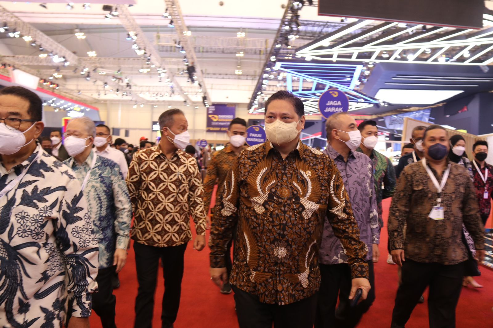 	Airlangga Hartanto resmi membuka pameran otomotif Gaikindo Indonesia International Auto Show (GIIAS) 2021 yang dihelat di ICE BSD, Tangerang.