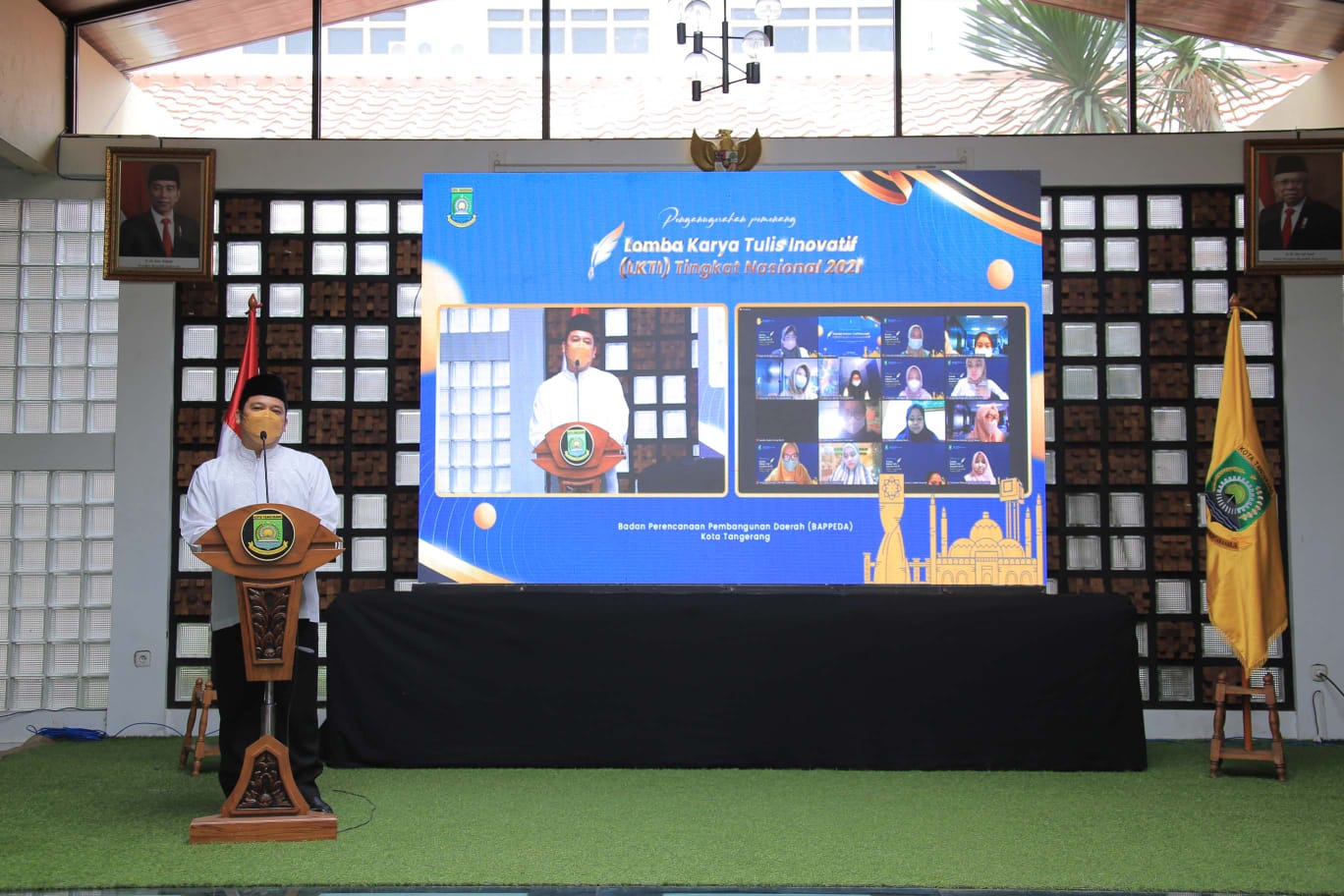 Wali Kota Tangerang Arief R. Wismansyah hadir dalam acara Penganugerahan Pemenang Lomba Karya Tulis Inovatif (LKTI) di Pusat Pemerintahan Kota Tangerang, Jumat 12 November 2021.
