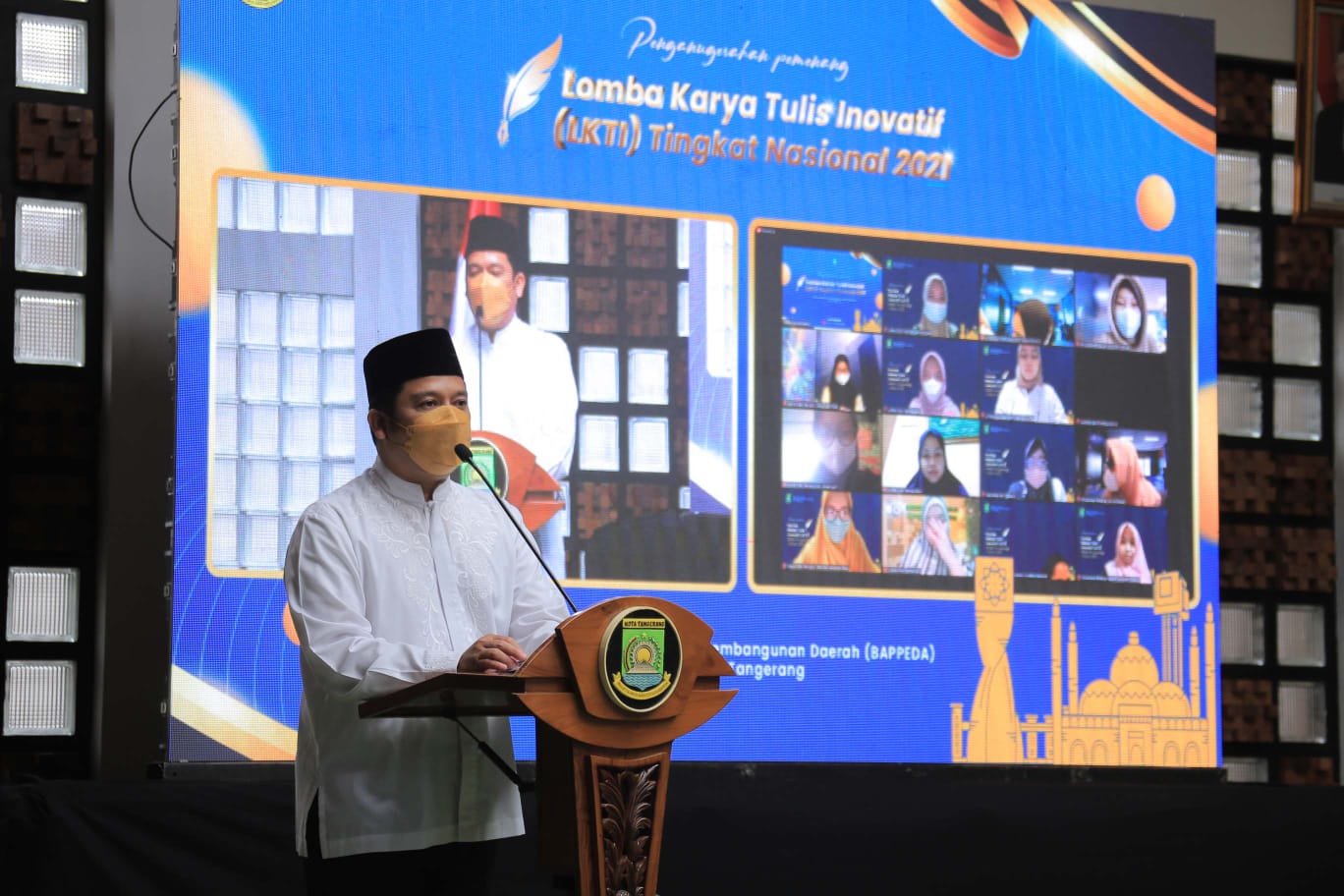 	Wali Kota Tangerang Arief R. Wismansyah hadir dalam acara Penganugerahan Pemenang Lomba Karya Tulis Inovatif (LKTI) di Pusat Pemerintahan Kota Tangerang, Jumat 12 November 2021.