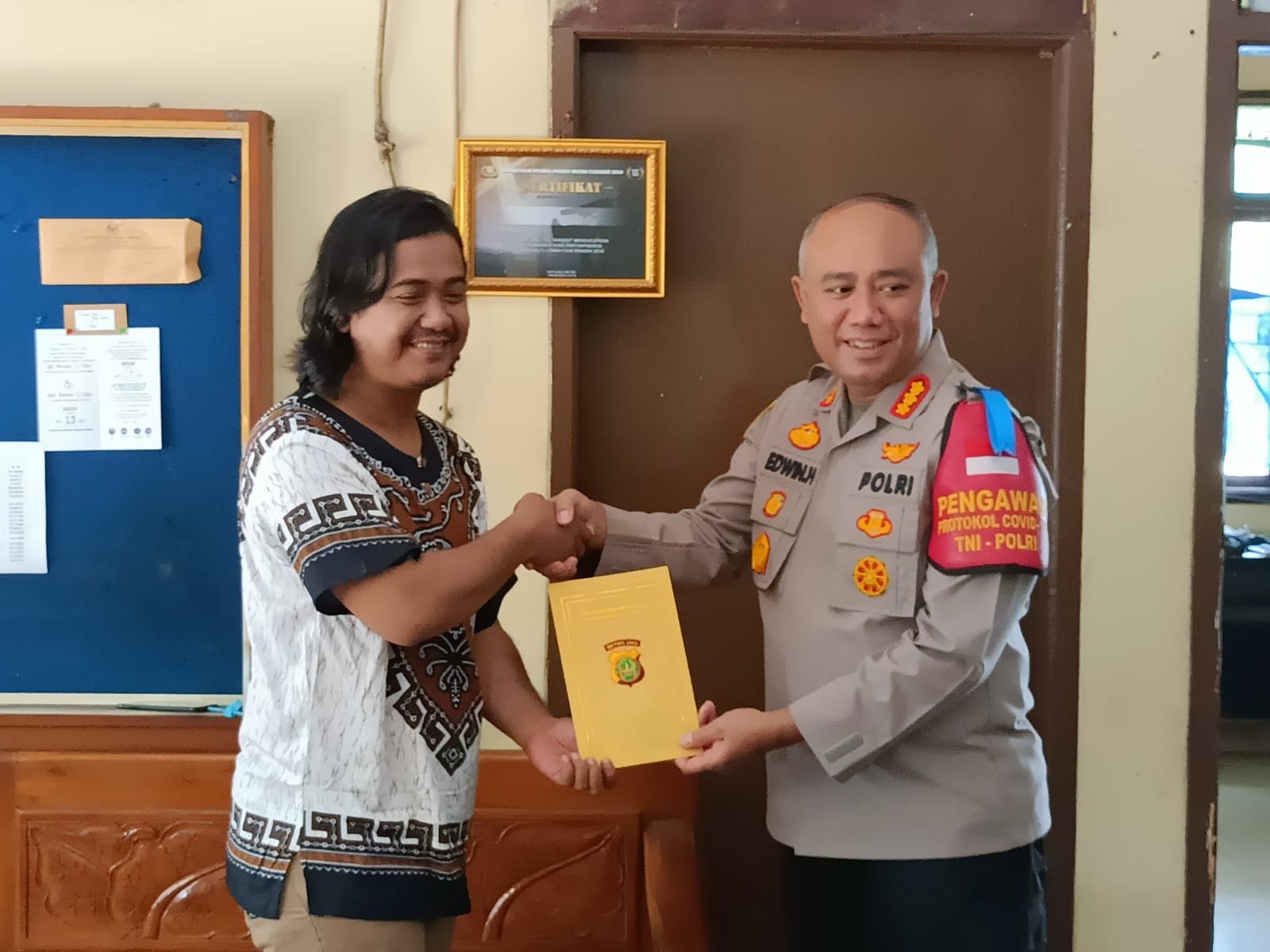 Kombes Edwin Hatorangan Hariandja bersilaturahmi ke Sekretariat Pokja Wartawan Harian Tangerang Raya (WHTR) di Jalan Perintis Kemerdekaan, Kota Tangerang.
