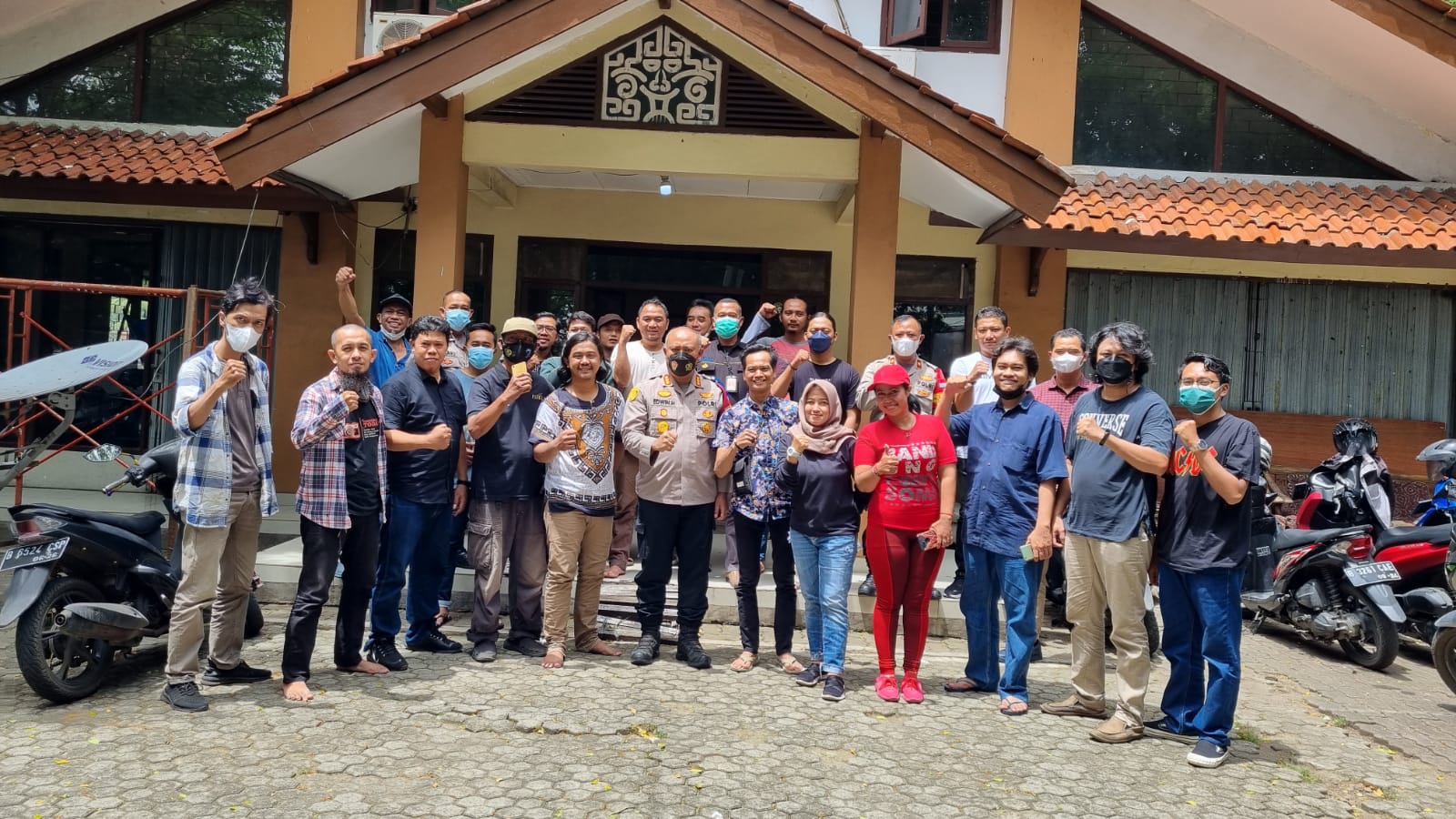 Kombes Edwin Hatorangan Hariandja bersilaturahmi ke Sekretariat Pokja Wartawan Harian Tangerang Raya (WHTR) di Jalan Perintis Kemerdekaan, Kota Tangerang.