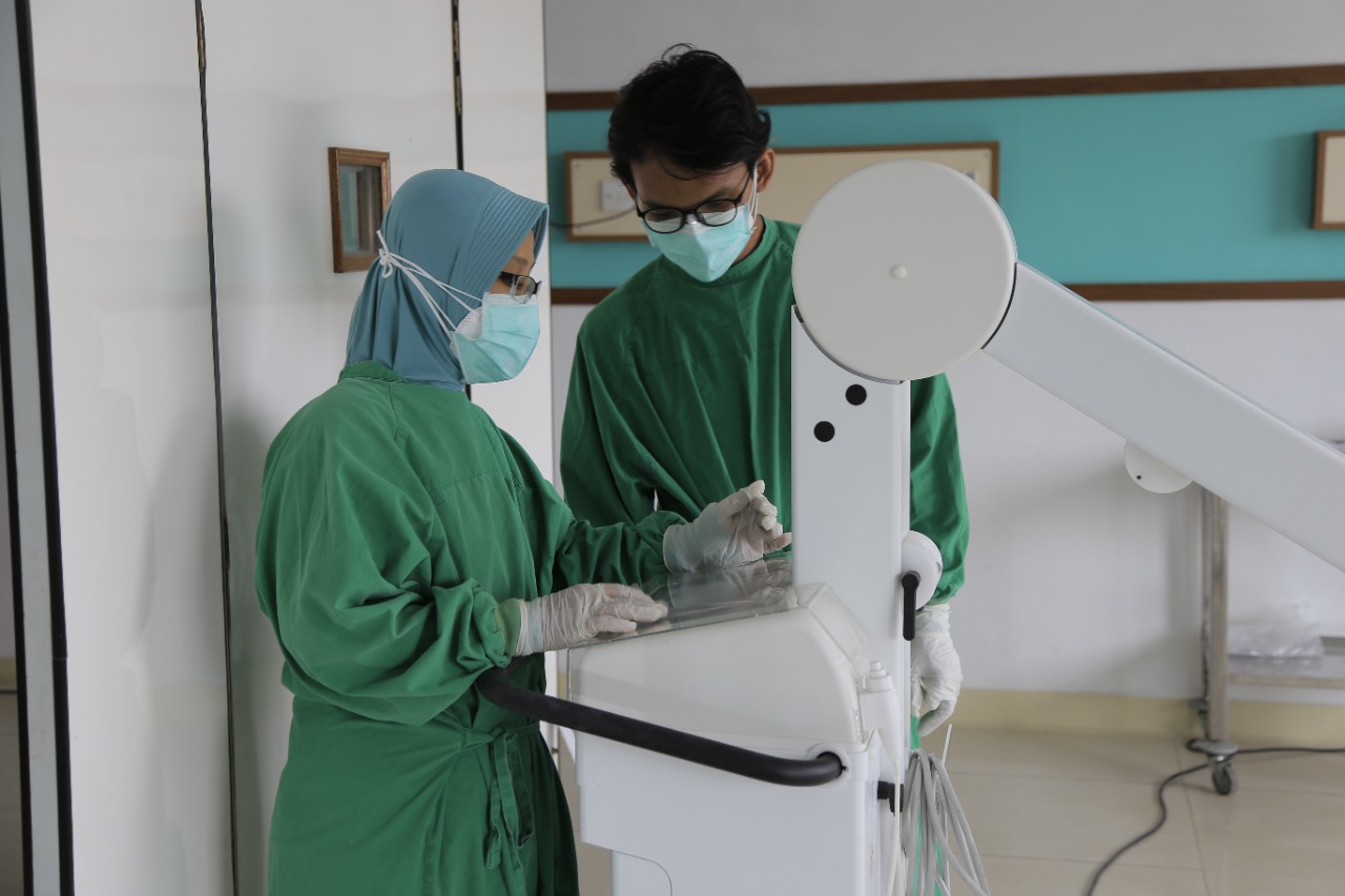 Kegiatan rontgen thorax untuk melakukan deteksi dini TBC pada penyandang diabetes melitus, Kota Tangerang.