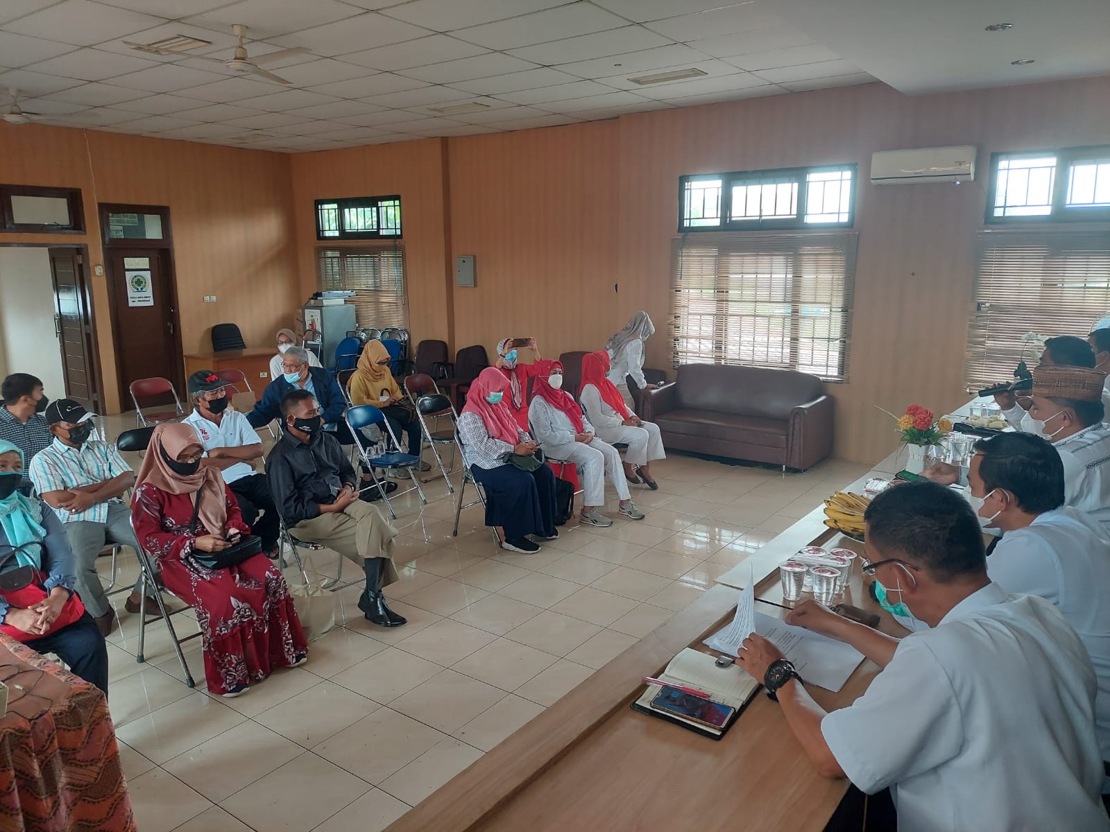 Pihak RW dengan pengelola Pendidikan Anak Usia Dini (PAUD) menggelar mediasi terkait penutupan tempat mengajar di Posyandu Anyelir, Perumahan Griya Kencana I, RW 4, Kelurahan Pedurenan, Kecamatan Karang Tengah, Kota Tangerang.