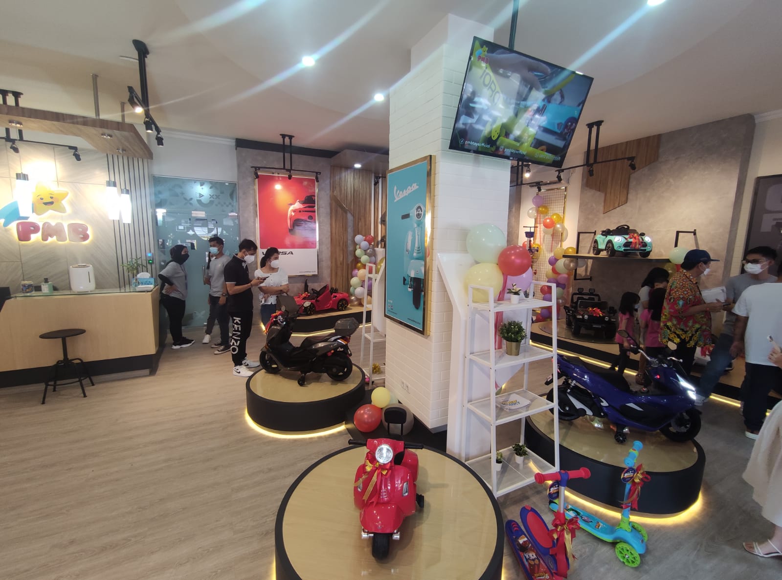 	PT Pangeran Maju Bahagia (PMB), produsen mainan anak membuka showroom dan customer care pertamanya di Indonesia yang berlokasi di Ruko Woodlake Alam Sutera, Panunggangan Timur, Kecamatan Pinang, Kota Tangerang.
