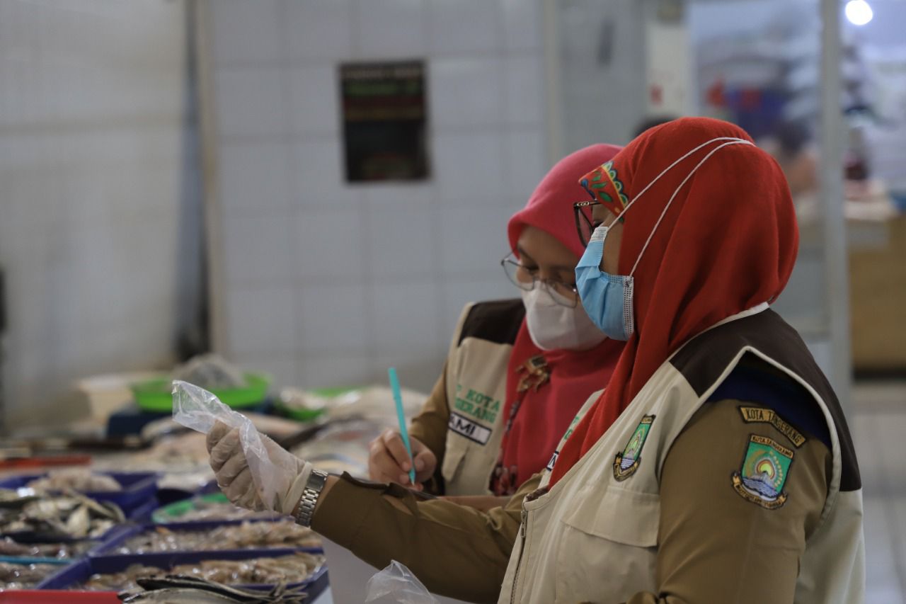 Pemerintah Kota Tangerang melalui Dinas Ketahanan Pangan (DKP) melaunching layanan mini lab food security, di Modern Town Market Metropolis, Kota Tangerang, Selasa 23 November 2021.