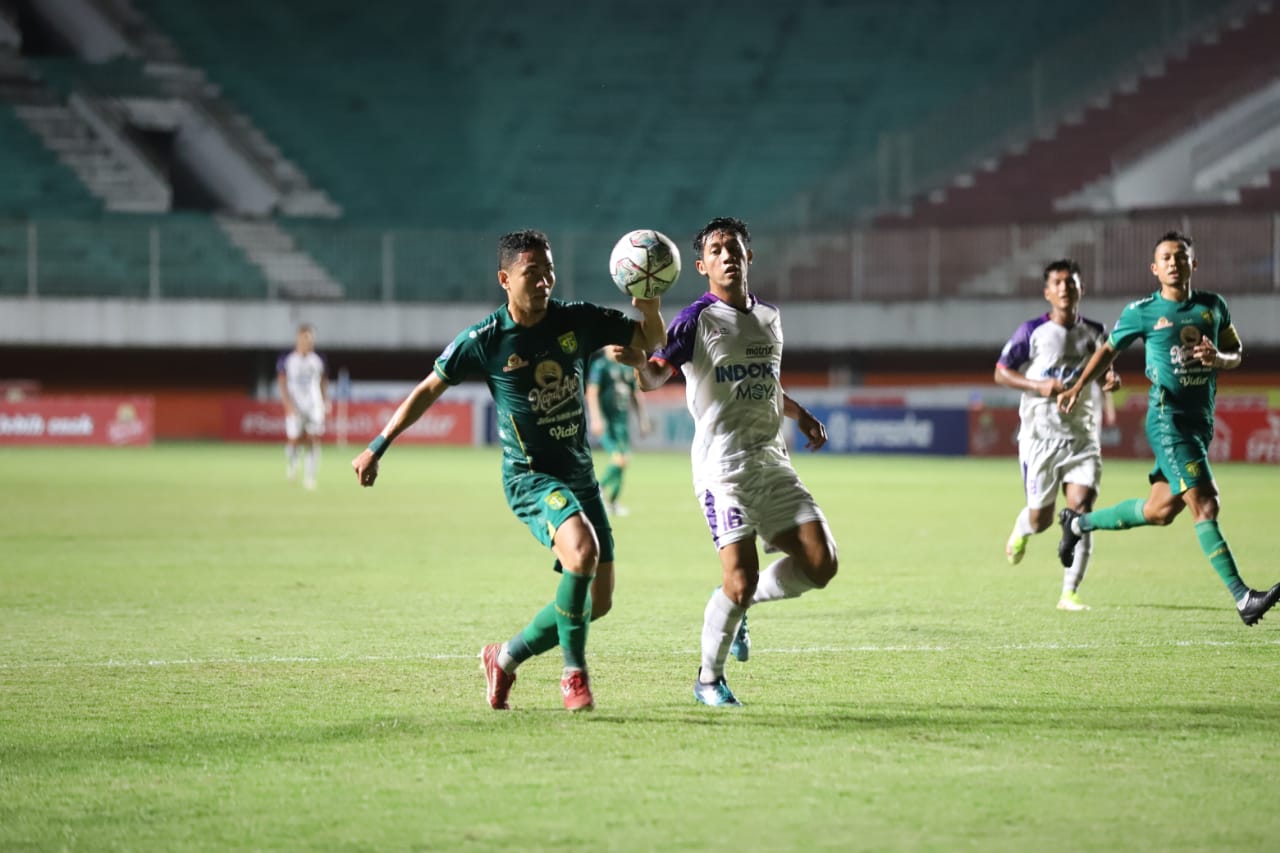 Persita Tangerang saat melawan Persebaya di Stadion Maguwoharjo, Sleman, Yogyakarta.