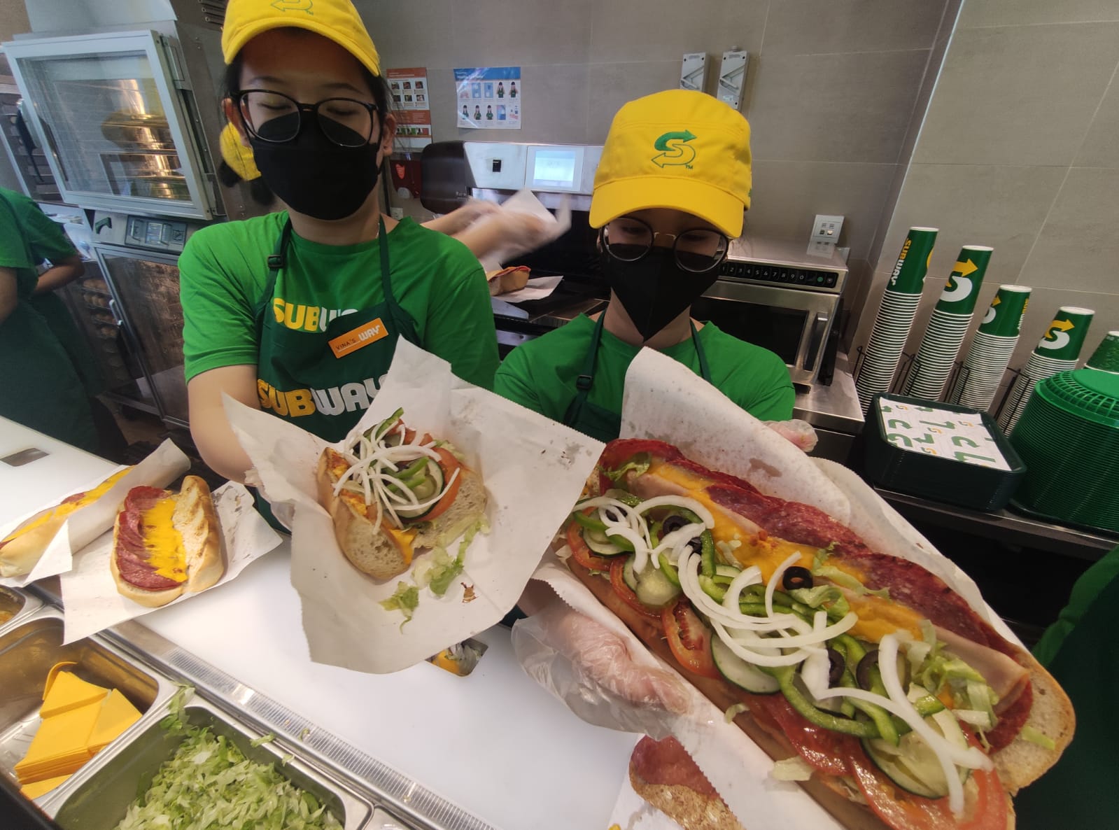 Restoran cepat saji Subway secara resmi dibuka di ground floor Citywalk Elvee, Kawasan Lippo Village Karawaci, Jalan Boulevard Jenderal Sudirman, Kecamatan Kelapa Dua, Kabupaten Tangerang, Senin, 29 November 2021.