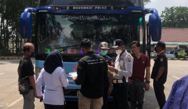 Badan Pengelola Transportasi Jabodetabek (BPTJ) bekerja sama dengan Dinas Perhubungan (Dishub) Kota Tangerang menggelar ramp check armada bus di Terminal Poris Plawad, Rabu 8 Desember 2021.