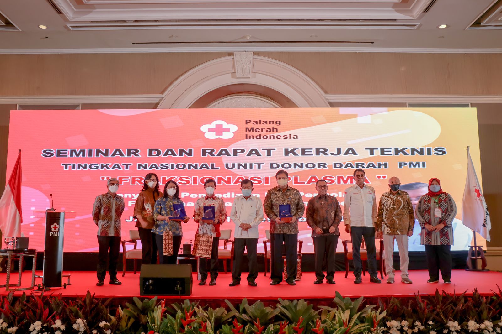 Seminar dan Rapat Kerja Teknis Tingkat Nasional Unit Donor Darah Palang Merah Indonesia (UDD PMI) dengan tema “Fraksionasi Plasma” di Jakarta, Selasa 14 Desember 2021.
