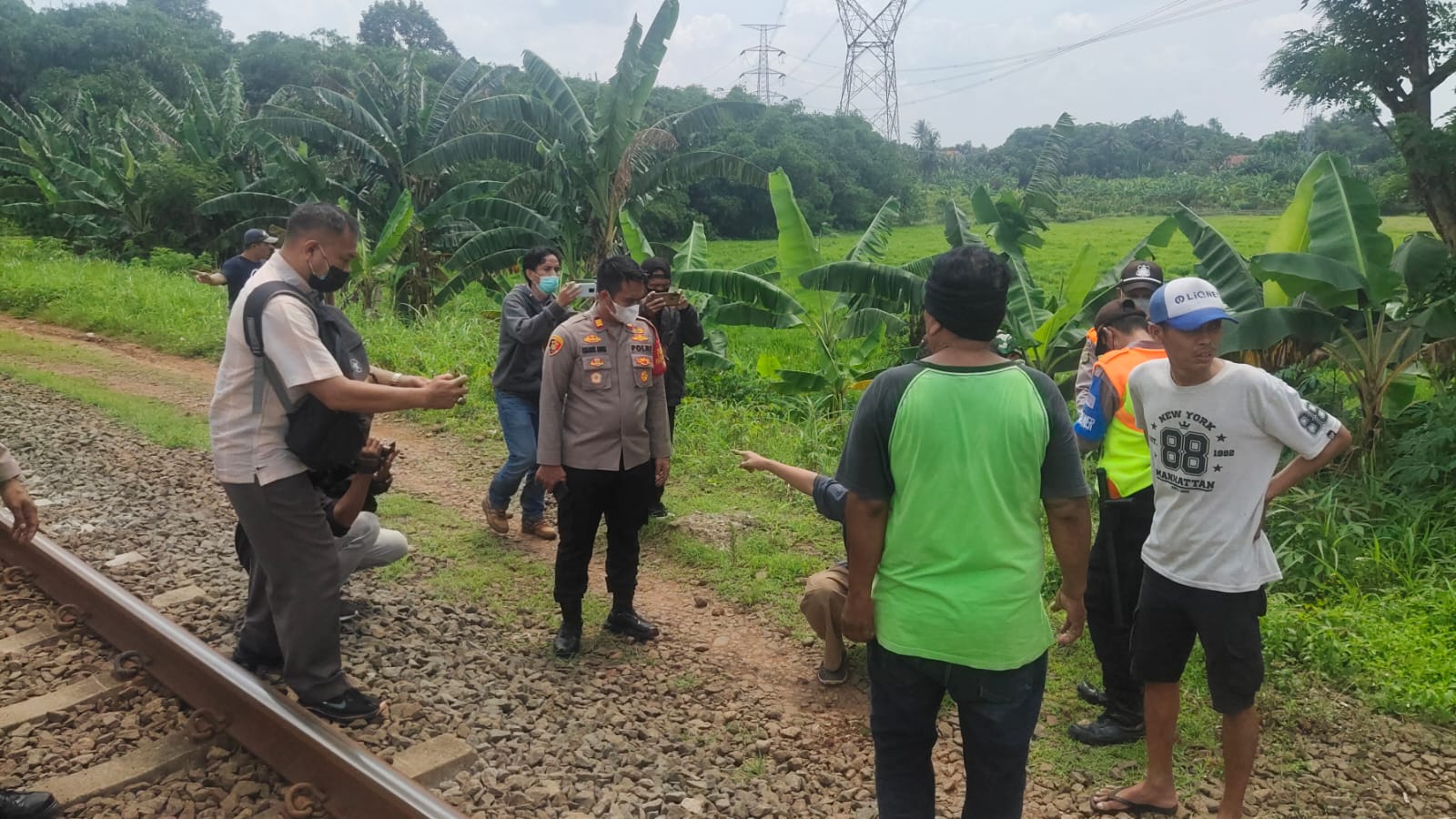 Jasad pria berinisial IND, 30, warga Kampung Cipete RT 06/02, Cisauk, Kabupaten Tangerang, hendak dimakamkan.