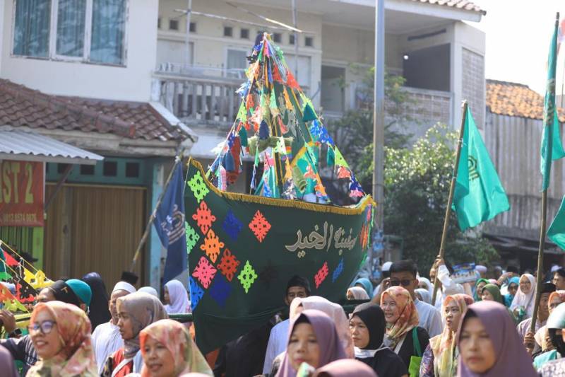 Ngarak Perahu Muludan Tradisi Warga Tangerang Peringati Maulid Nabi