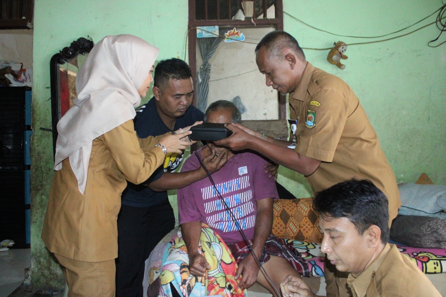 Tersedia Layanan Perekaman Ktp El Kota Tangerang Di Rumah Bagi Lansia