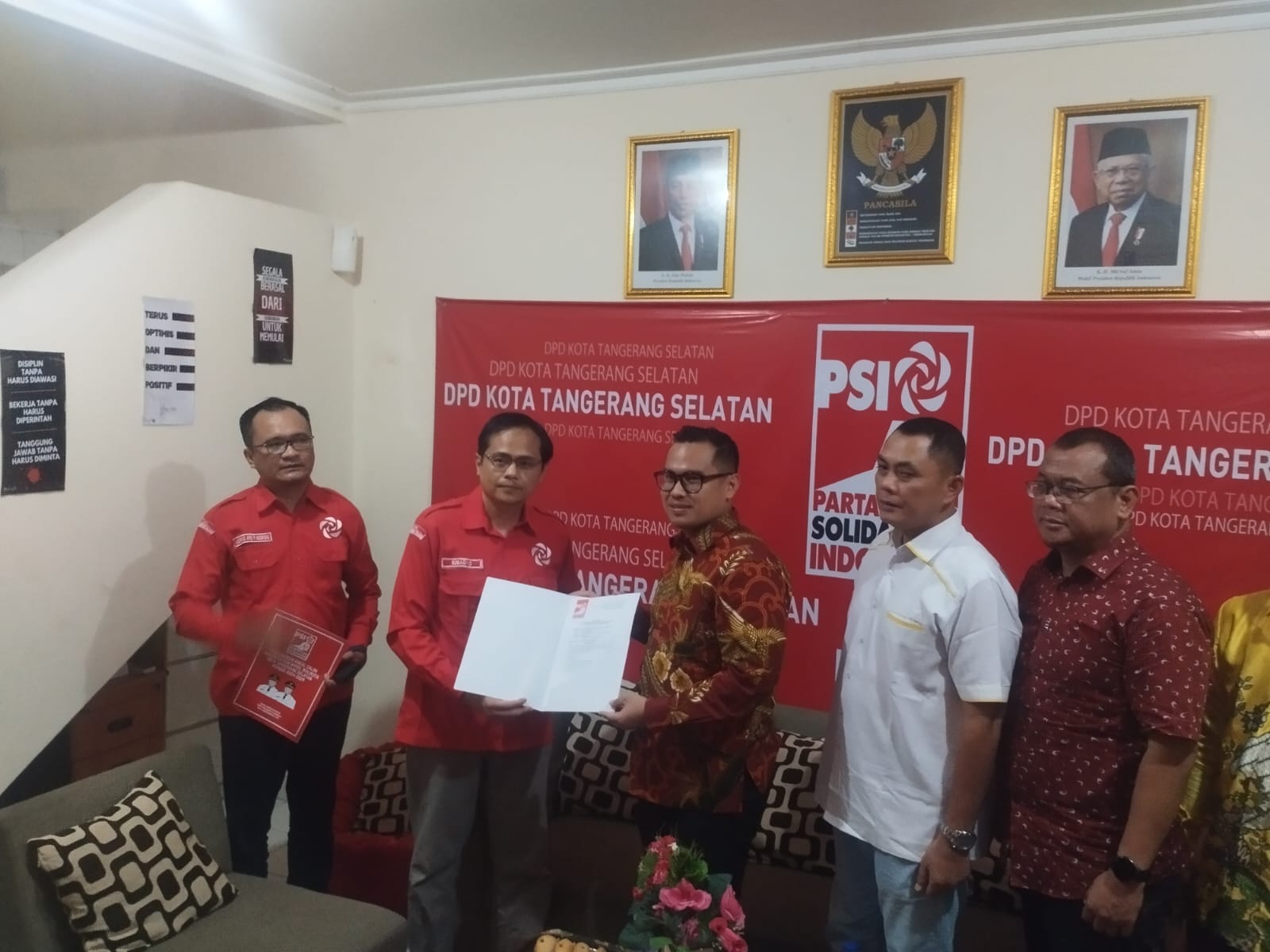 Benyamin Pilar Kembalikan Formulir Pendaftaran Pilkada Tangsel Ke PSI