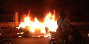 Mobil  Sedan Terbakar di Cikokol