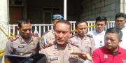 Datang ke Lokasi Pembunuhan Sekeluarga di Panongan, Kapolres Tangerang Sedih
