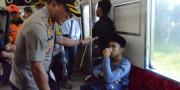 Polisi Periksa Penumpang di Stasiun Tigaraksa