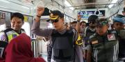 Periksa Penumpang Kereta Tangerang, Polisi: Harap Maklum