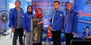 Datangi Demokrat, Siti Nur Azizah Sandingkan Bintang & Permata