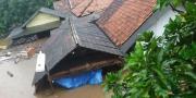 Banjir, Rumah Warga Desa Curug Sangereng Kelapa Dua Nyaris Tenggelam