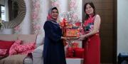 Kunjungi Ketua DPC Gerindra Tangsel saat Imlek, Azizah Siapkan Kejutan