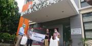 JAS Salurkan Bantuan Nasi Kotak untuk Paramedis di Tangerang