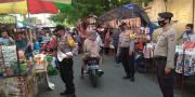 Polsek Jatiuwung Razia Masker di Pasar Laris