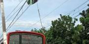 Layang-layang Hentikan Laju Kereta di Tangerang