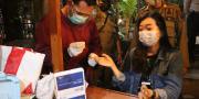 Pedagang & Warga di Tangerang Dirapid Test Acak Polisi, Ini Hasilnya