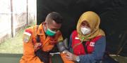 PMI Kota Tangerang Cek Kesehatan Tim SAR di Posko Tanjung Kait